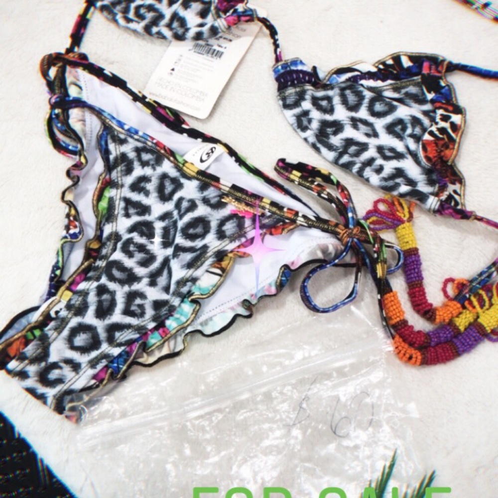 Bathing suits - Picture 3 of 6